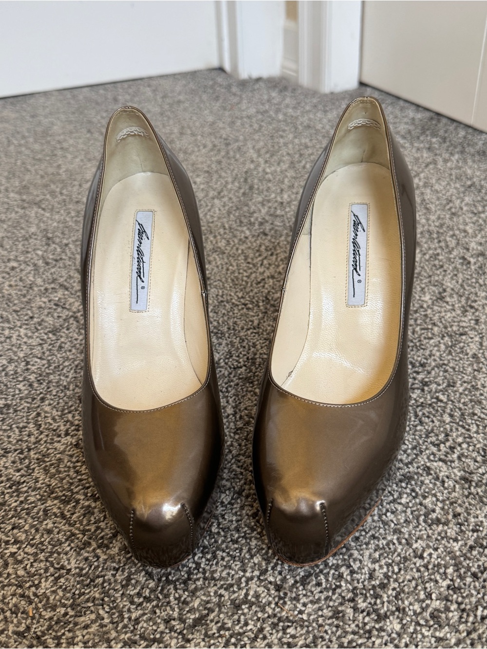 Brian Atwood Patent Leather Platform Pumps Taupe Brown High Heel Sz 8 Made Italy - Picture 2 of 9